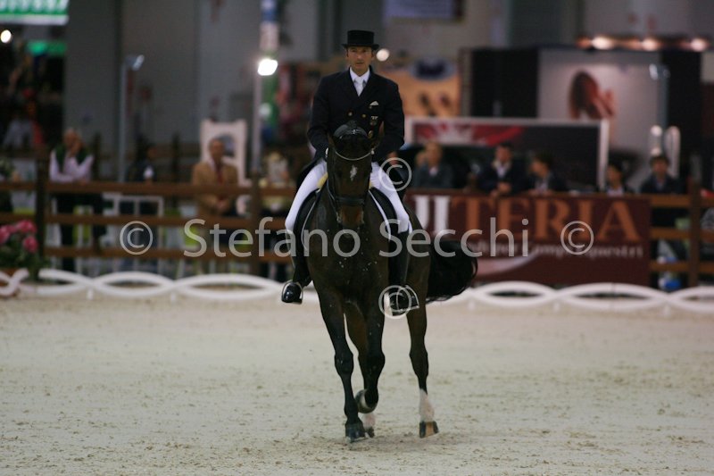 LAUGKS_MEGGLE\'S WELTTALL_MILANO_2011_SS2_2440.jpg